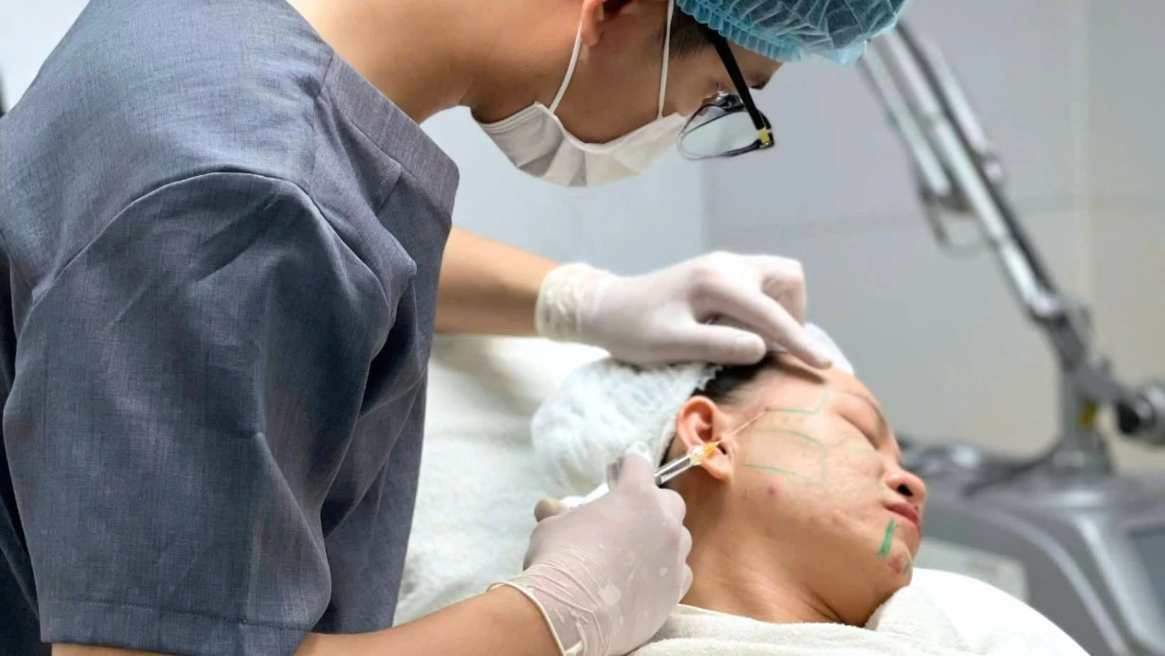 Sự kết hợp của Glow Face 2.0 cùng công nghệ HIFU mang đến trẻ hóa da rõ nét, thu nhỏ lỗ chân lông hiệu quả và đảm bảo an toàn trong mọi liệu trình chăm sóc da.